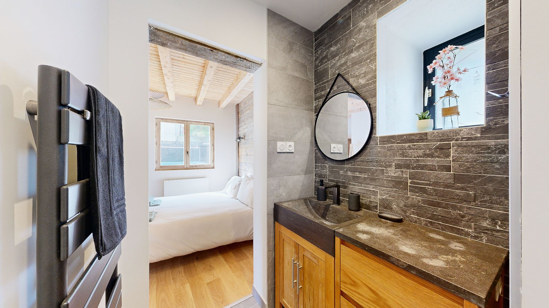 Salle de bain pierre naturelle chalet Les Coches Montchavin