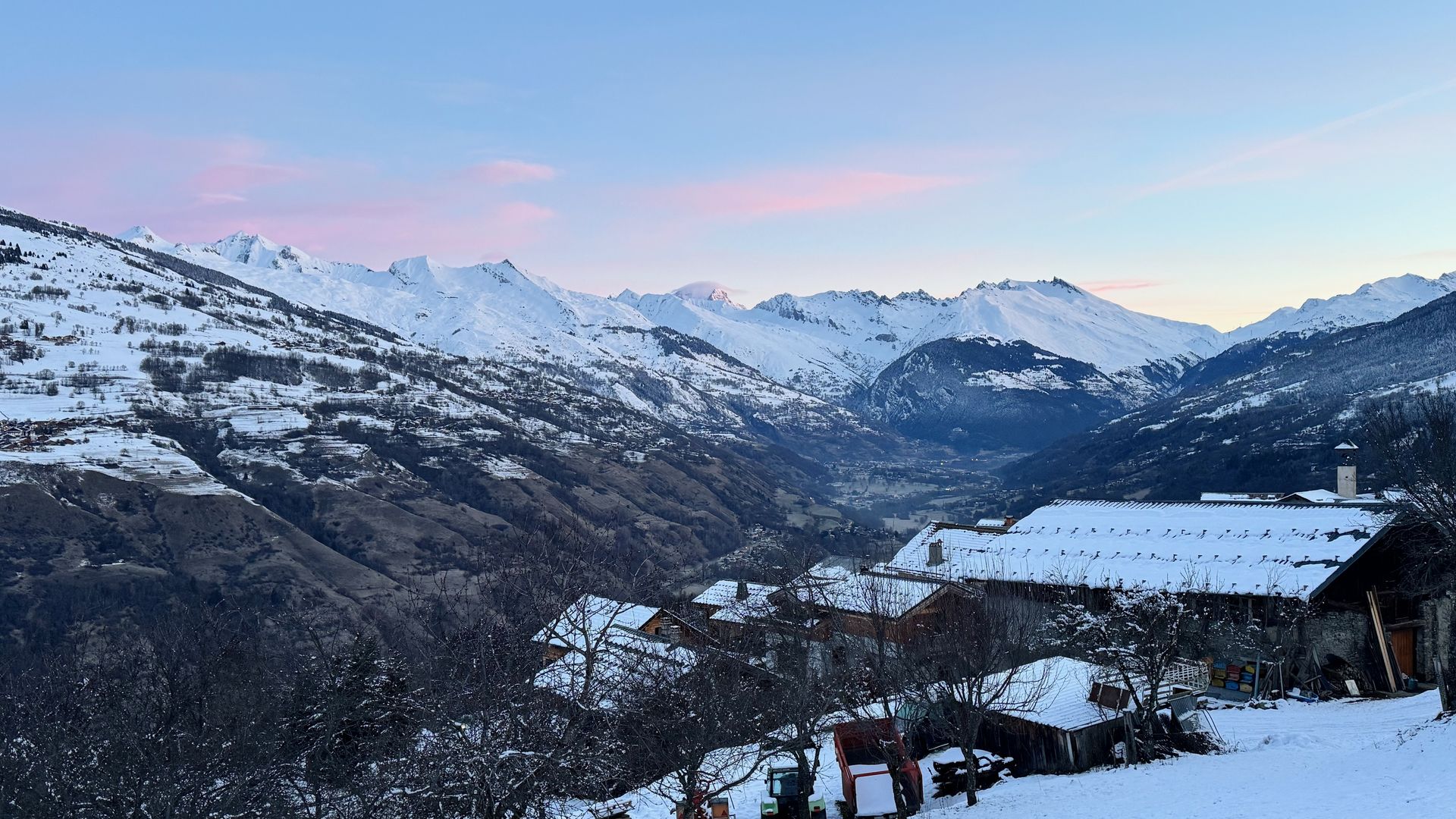 Coucher de soleil sur les Alpes francaises vue depuis Montorlin - Parc National Vanoise Tarentaise